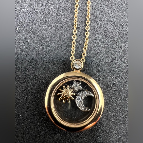 COPY - VCA Stars & Moon Necklace - Picture 2 of 10
